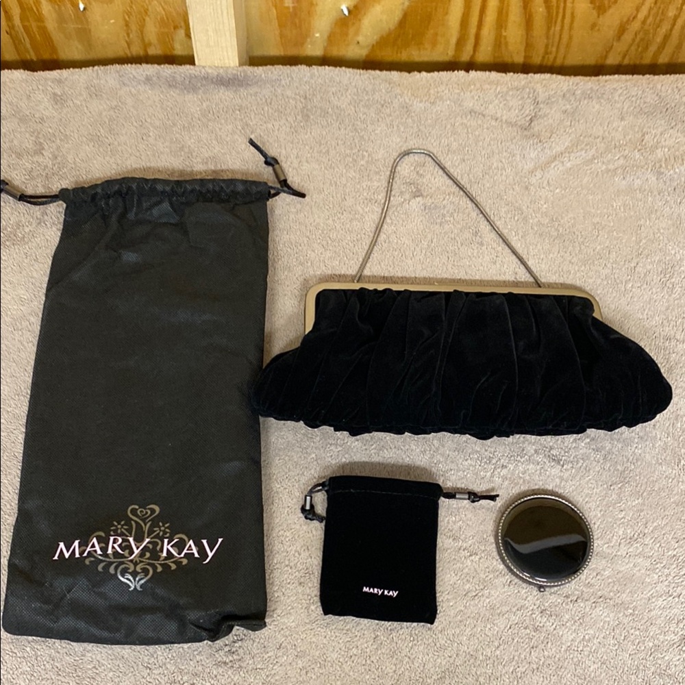Mary Kay Holiday Wishes Purse set black velvet clutch with compact mirror NWOT